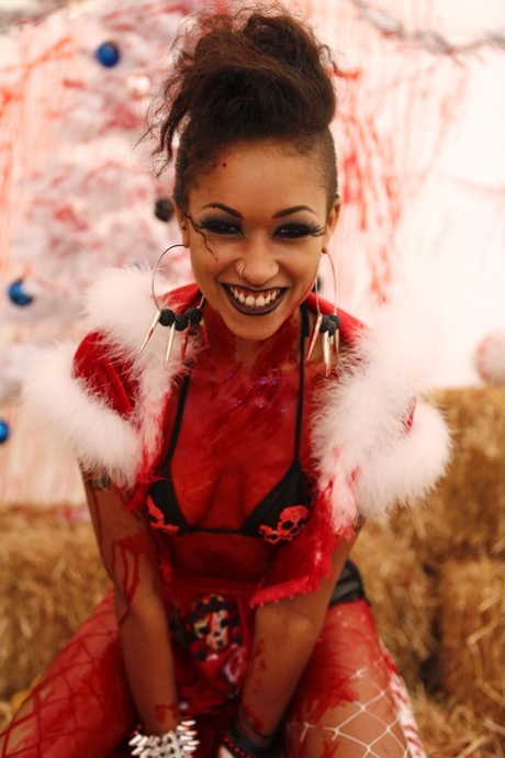 Skin Diamond pretty model photo